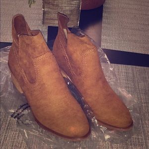 Steve Madden bootie New